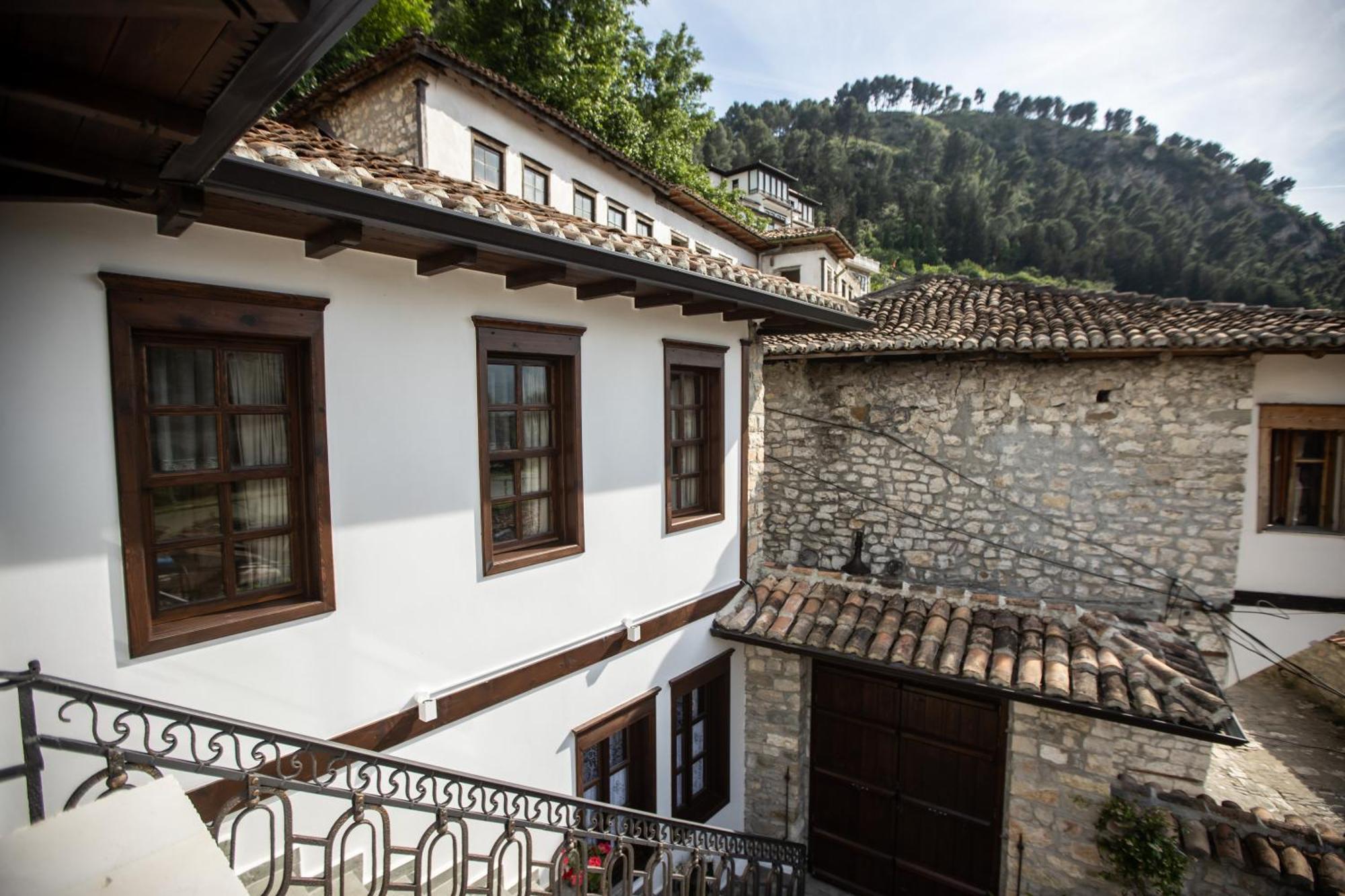 Vista Boutique Hotel Berat Eksteriør billede